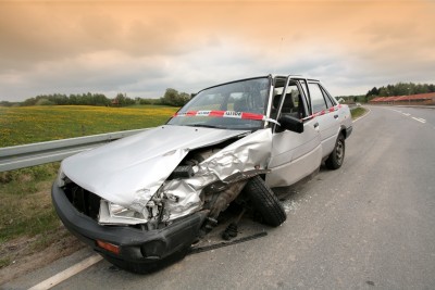 תאונת דרכים בעת ירידה ממלגזה, האם התובע זכאי לפיצויים? 